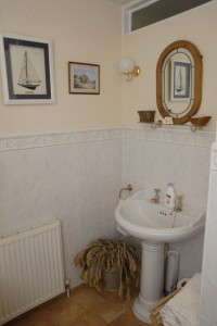 Bed and Breakfast in Folkestone - Crete Down Rose Bathroom